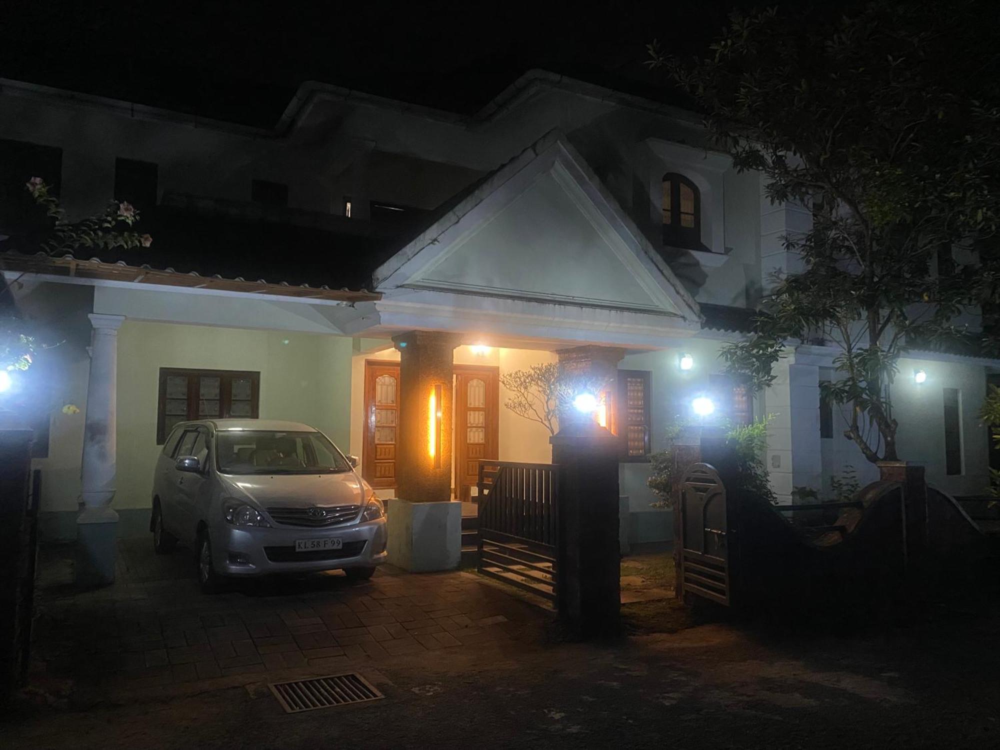 "Radhas" 4Br Villa In Gated Spring Field Community, Каннур Экстерьер фото