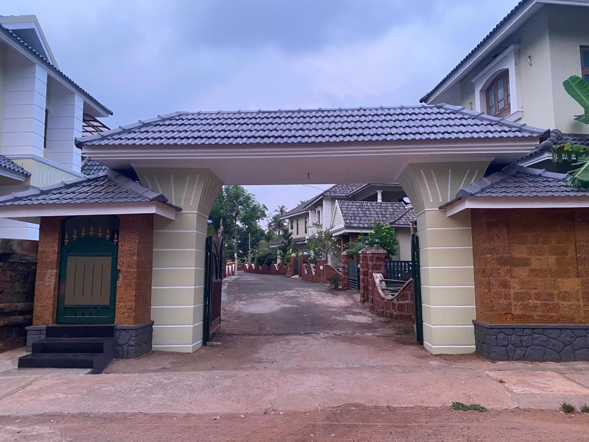 "Radhas" 4Br Villa In Gated Spring Field Community, Каннур Экстерьер фото